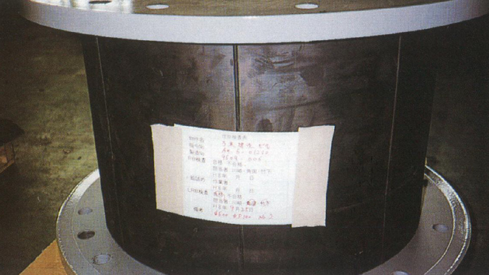 鉛プラグと積層ゴムを一体化した免震装置LRB